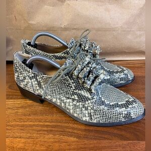 Women’s Banana Republic Leather Snake Print Lace Up Loafers Bows Size 8